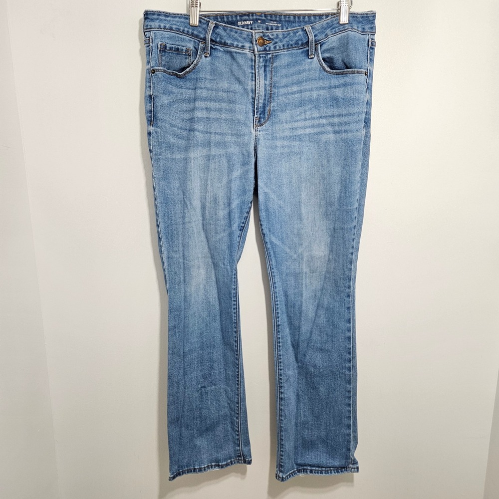 Old Navy Kicker Boot-Cut Jeans Womens 16 Short Light Wash Mid-Rise Denim Blue